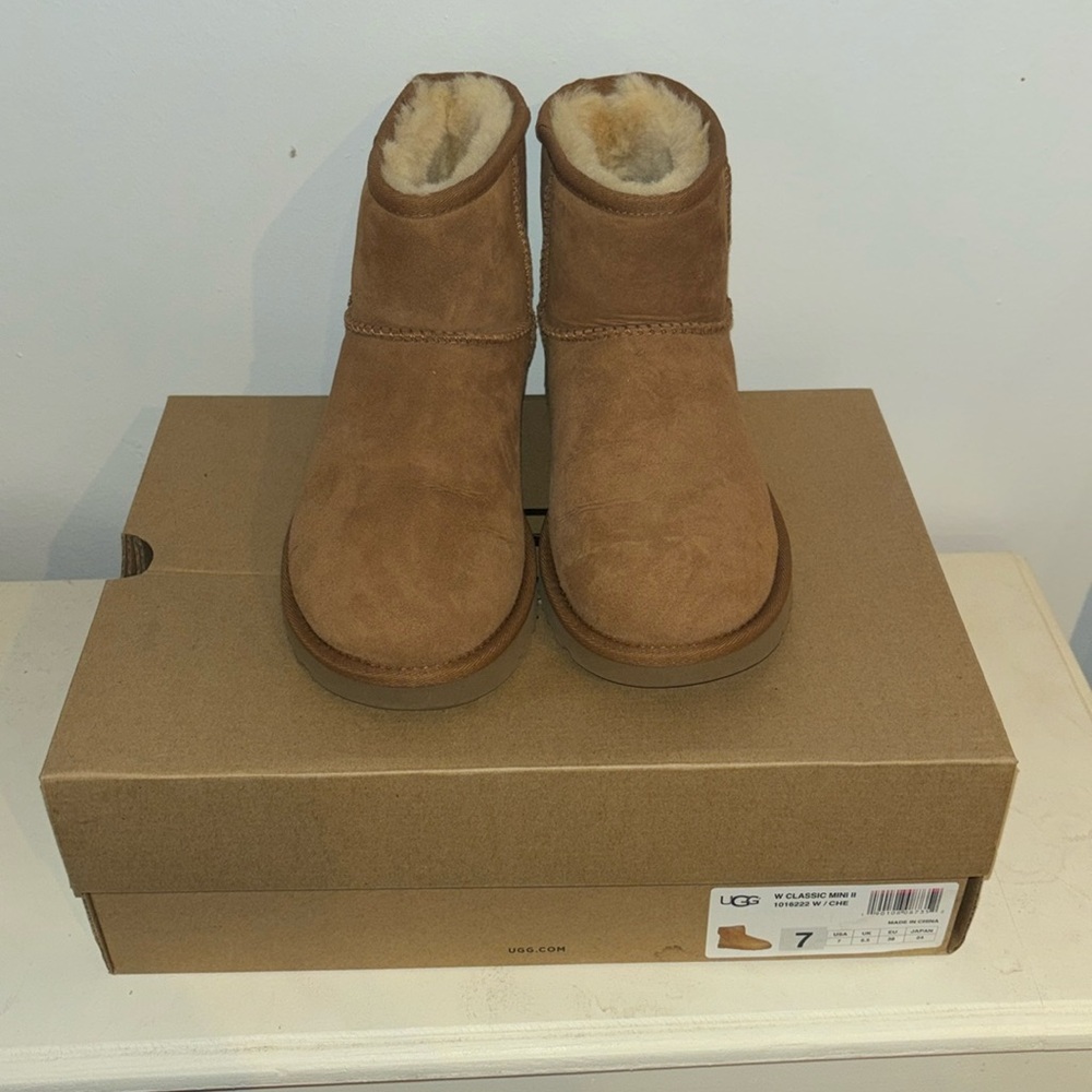 Ugg classic mini
